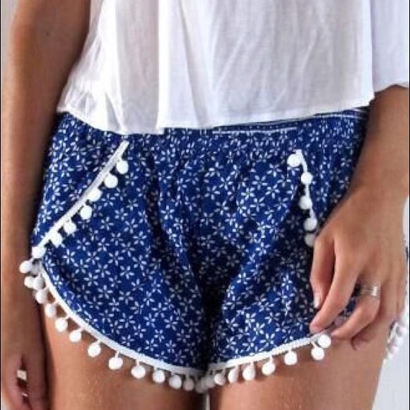 🆕NEW ARRIVAL❣️ BLUE VINTAGE PRINT POM POM SHORTS - Picture 3 of 4